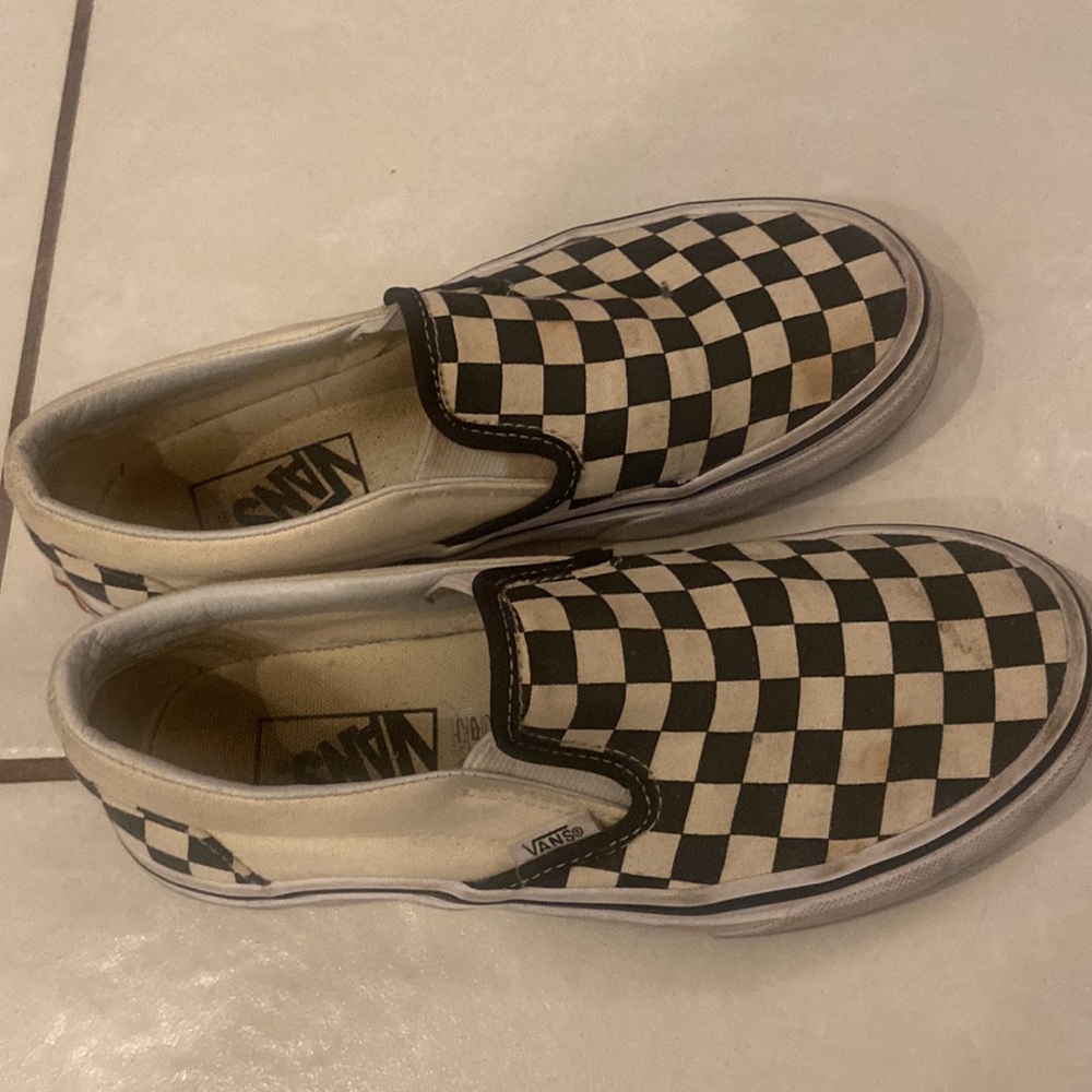 Vans- black and white checkered